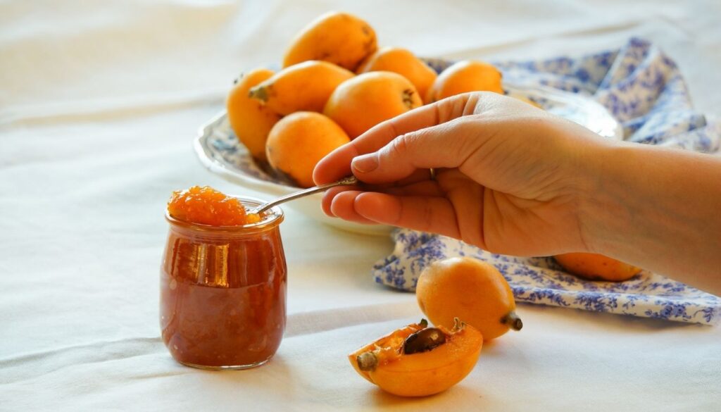Confiture de nèfles du japon