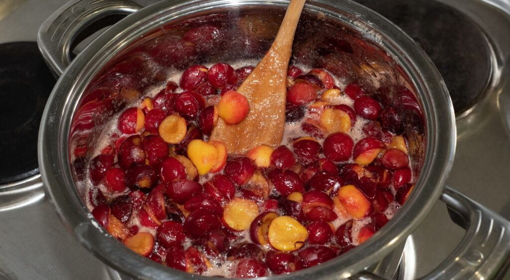 confiture de prunes rouges 