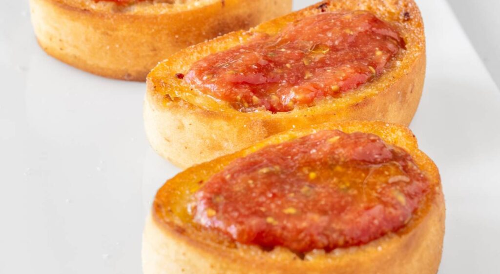 pan con tomates