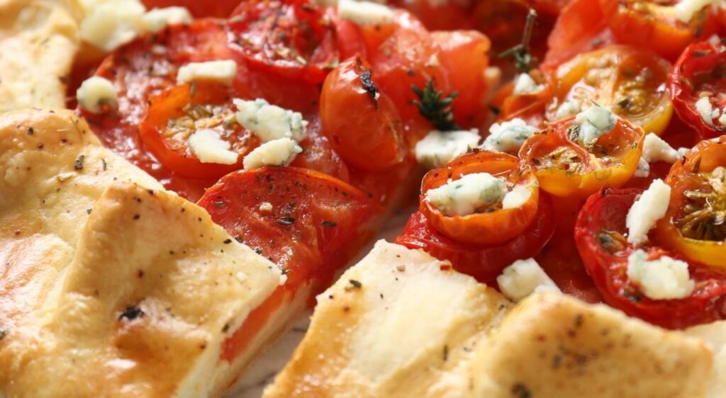 recette Tarte à la tomate maison avec fromage et basilic